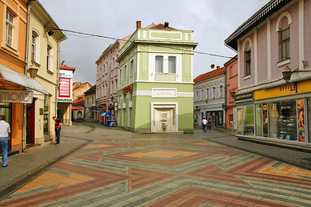 Stari grad i glavni trg u Tuzli